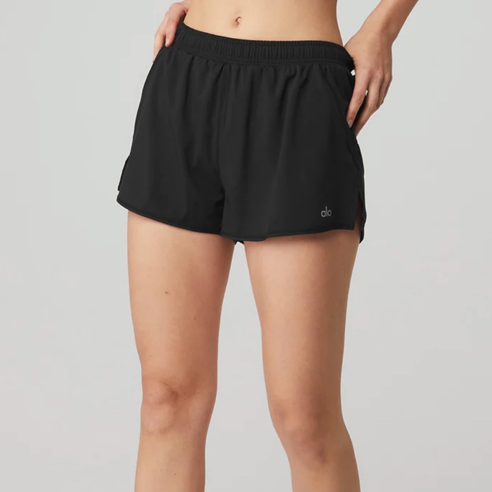 NEW Alo Yoga Stride Short in Black